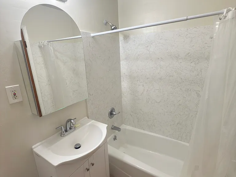 2609 Judah St #1 — Photo 4