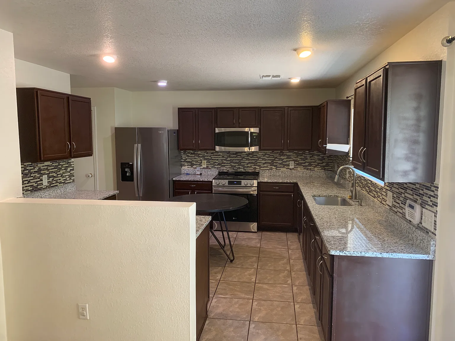4 bed, 1857 sqft, $2,100 — Photo 4