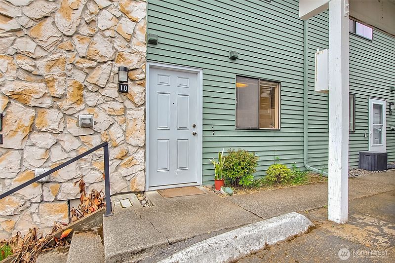 5th image of 1040 S 320th Street #10D