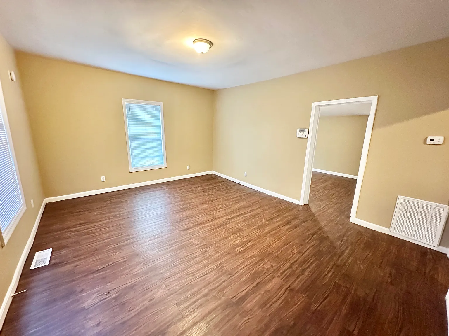 2 bed, 882 sqft, $850 — Photo 2