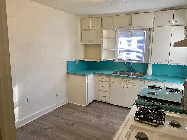905 E Sycamore St — Photo 11