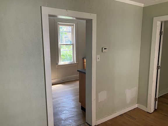 3rd image of 723 Oakmont Ave #1