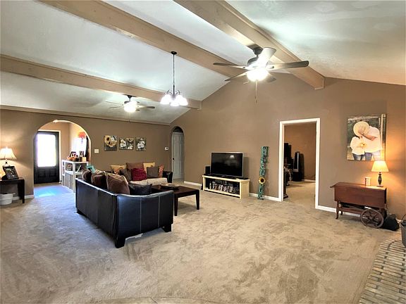 3rd image of 830 Sunnyside Dr