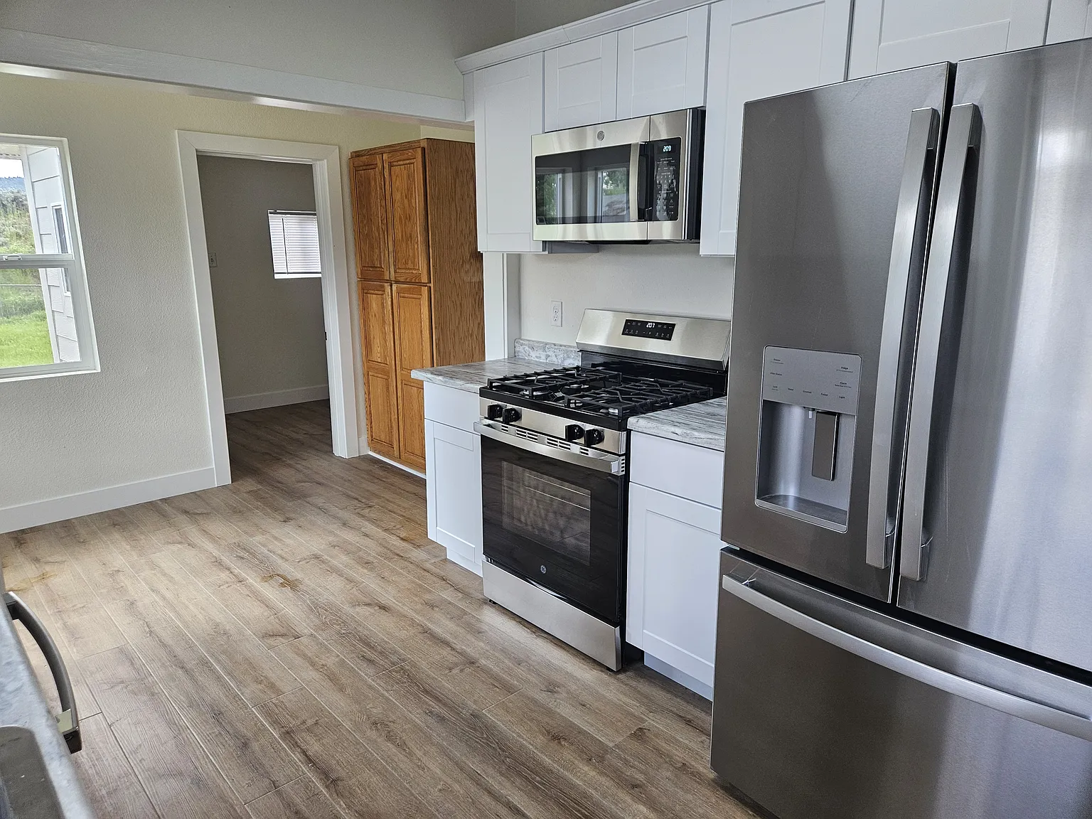 2 bed, 939 sqft, $1,550 — Photo 3