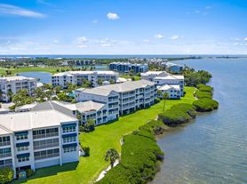 164 NE Edgewater Dr, Stuart, FL