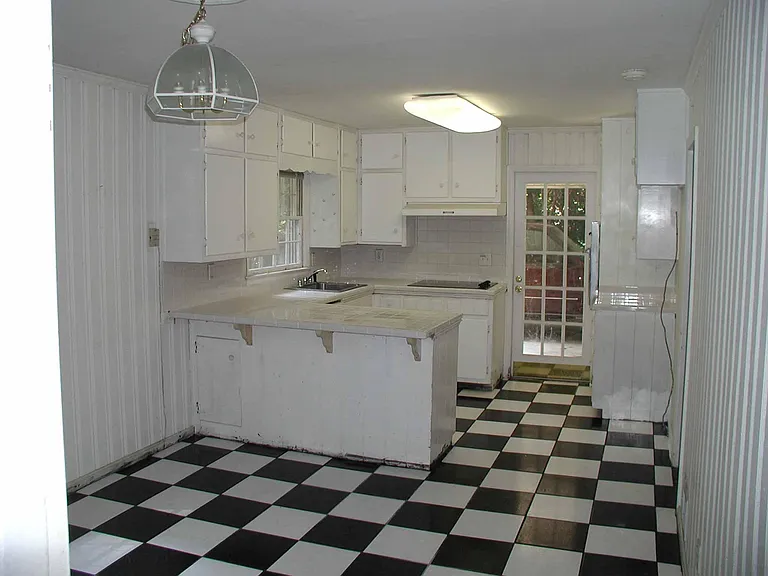 4179 Shawnee Ln NE — Photo 4