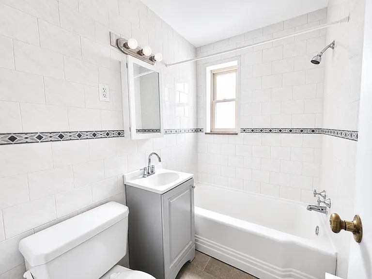 60 Markham Dr — Photo 5