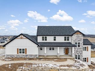 609 Interlachen Ave, Oregon, WI 53575