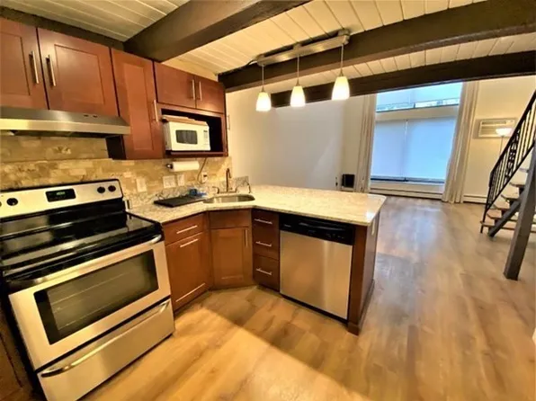 993 Massachusetts Ave APT 120, Arlington, MA 02476