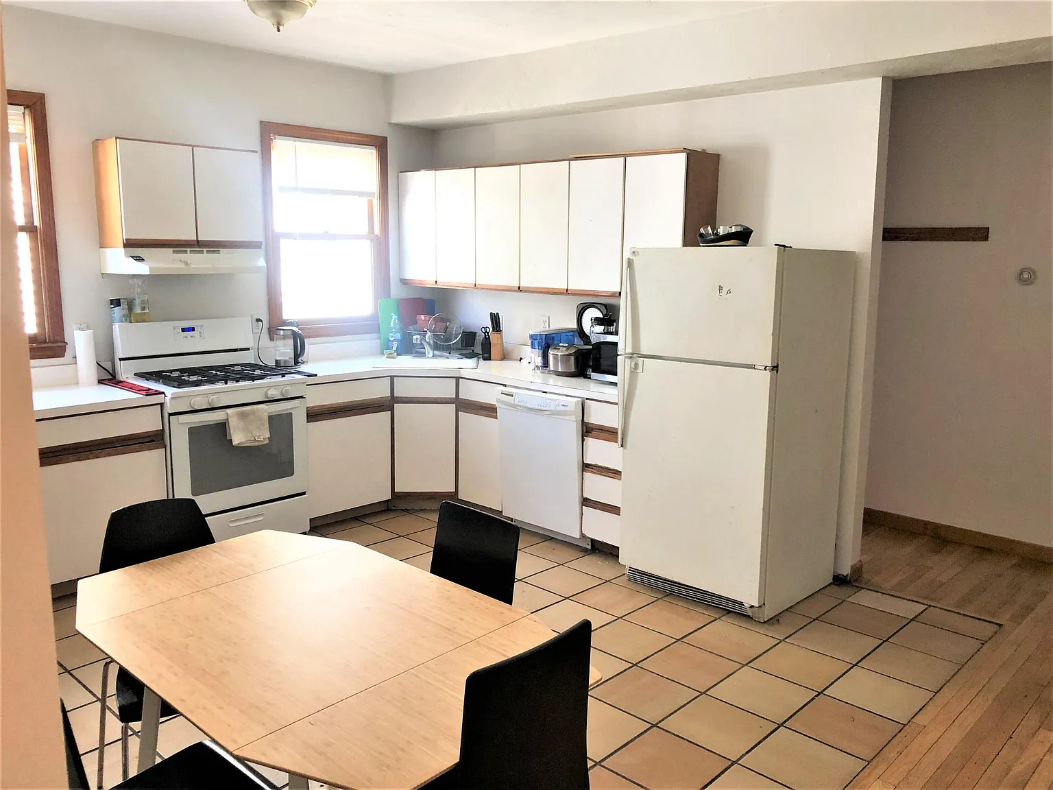 5 bed, 1600 sqft, $4,500 — Photo 2