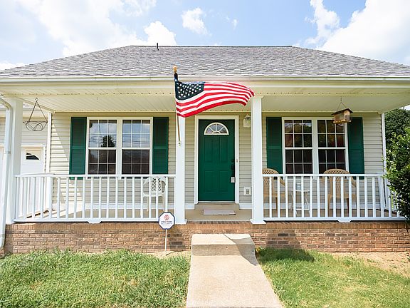3rd image of 2401 Egret Dr