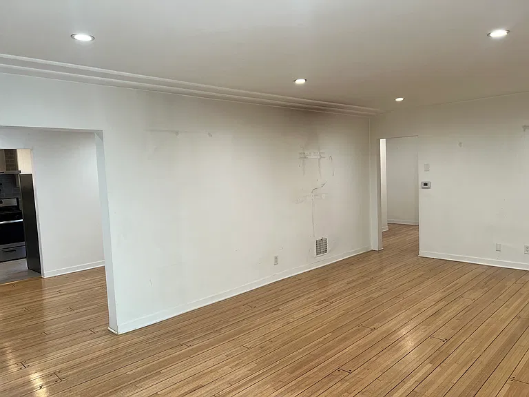 263 S Spalding Dr — Photo 3