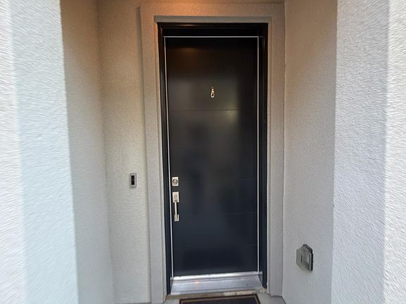 3rd image of 2826 E Tamarind Dr