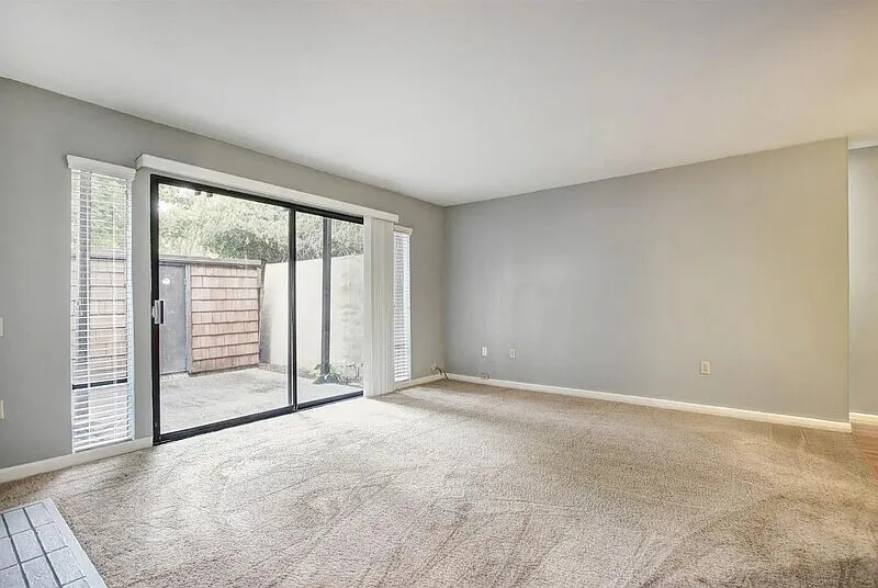 1 bed, 1.0 bath, 701 sqft, $1,299 — Photo 2