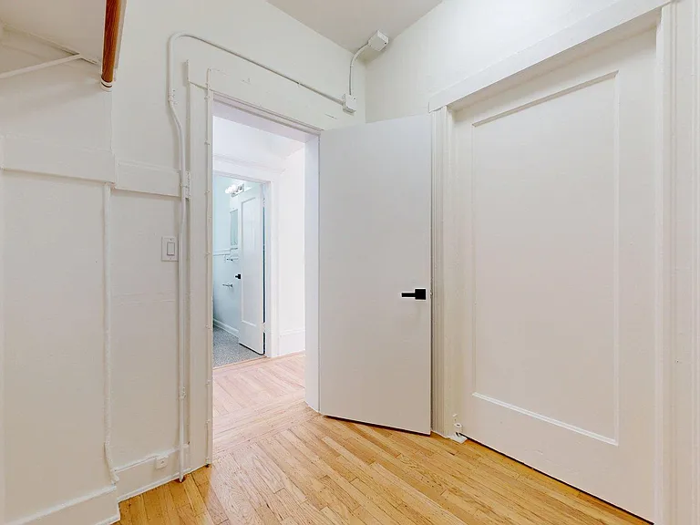 1060 Bush Street — Photo 14