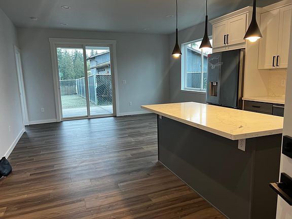 5th image of 7412 284th St NW