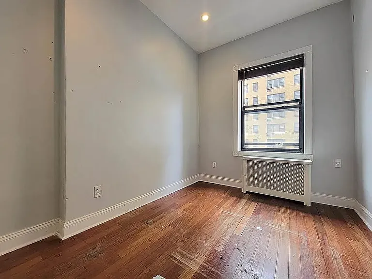 145 E 17th St #CT — Photo 5