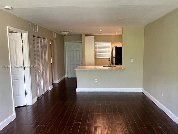 5th image of 365 NE 125th St APT 309