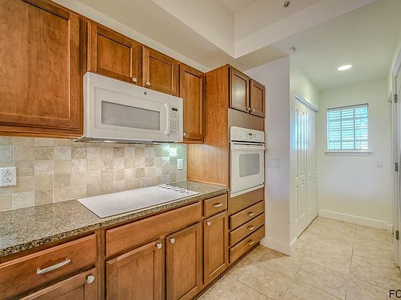 5th image of 102 Yacht Harbor Dr Unit 174