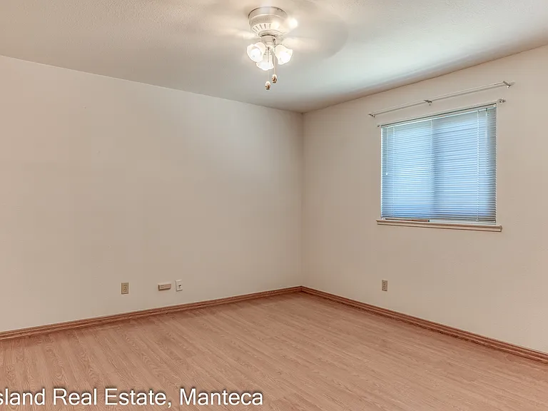 1635 Crom St — Photo 18