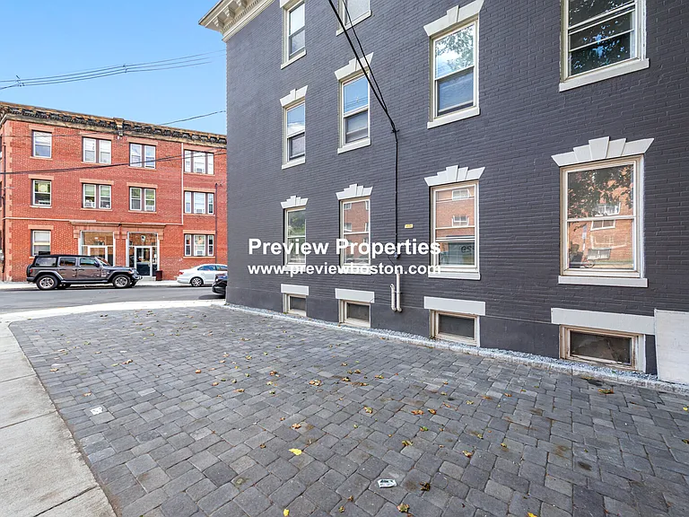 Brackett St — Photo 17