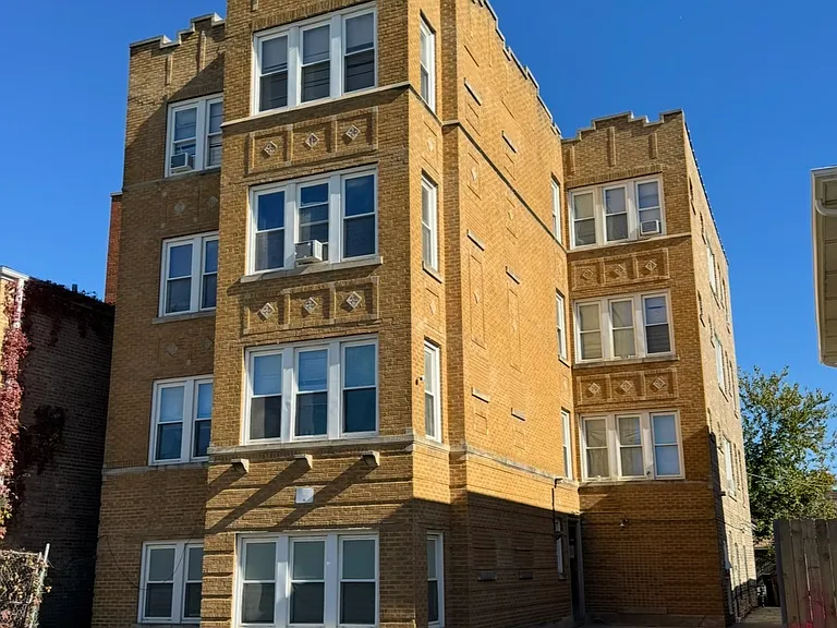 823 S 19th Ave — Photo 1
