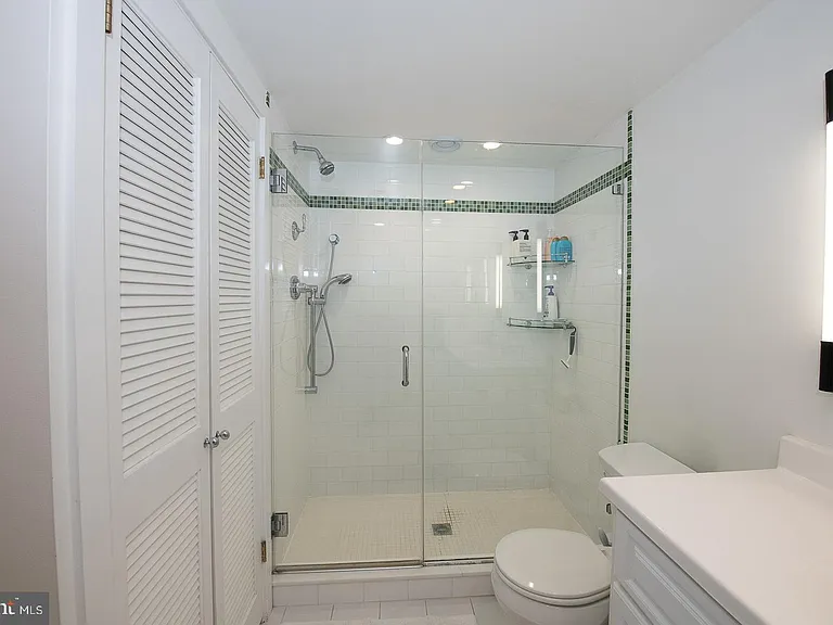 1637 Oakwood Dr #S122 — Photo 13