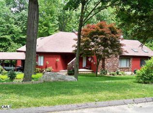 27 Wintergreen Hill Rd, Danbury, CT 06811