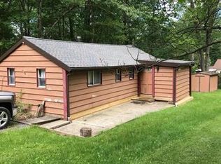 15 3rd Rd, Hawley, PA 18428