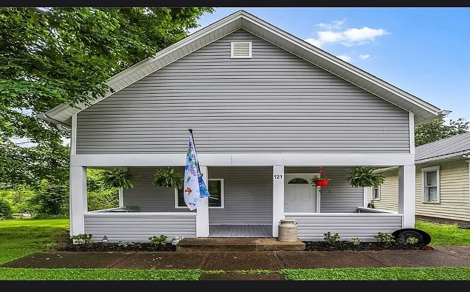 121 Mill St E
