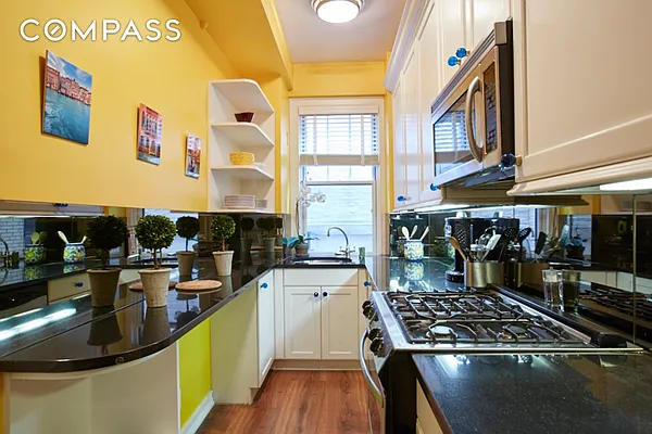 Sold by Compass | media 21