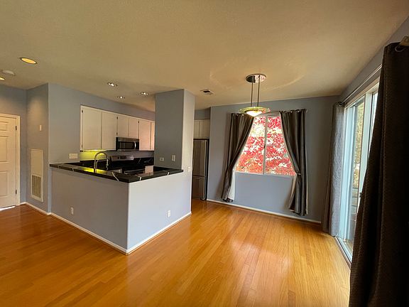 4th image of 425 Navaro Way Unit 201
