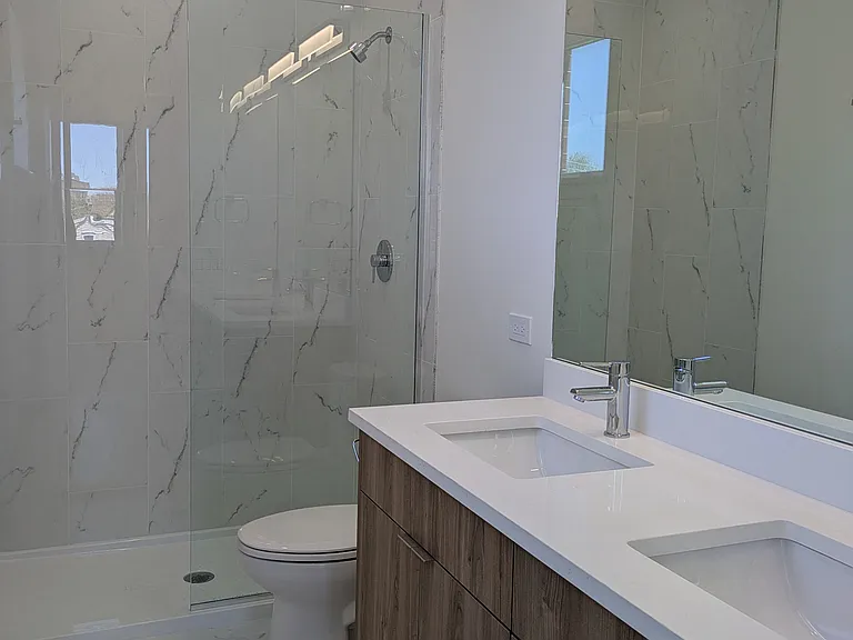 4740 W Addison St — Photo 7