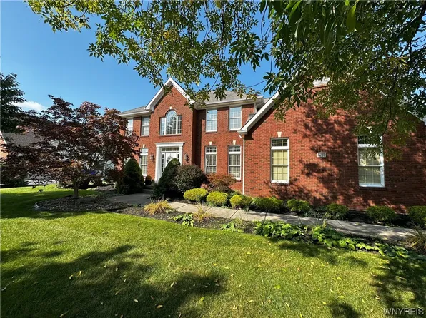 8793 Stonebriar Dr, Clarence Center, NY 14032