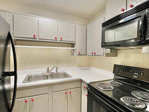 2nd image of 184 Old Park Ave #1