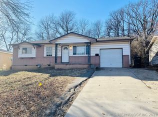 1110 N Hickory Ave E, Sand Springs, OK 74063