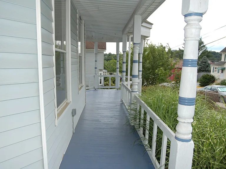 103 W Penn St — Photo 2