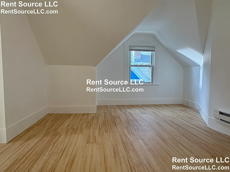 9-11 Knapp St #3 — Photo 6