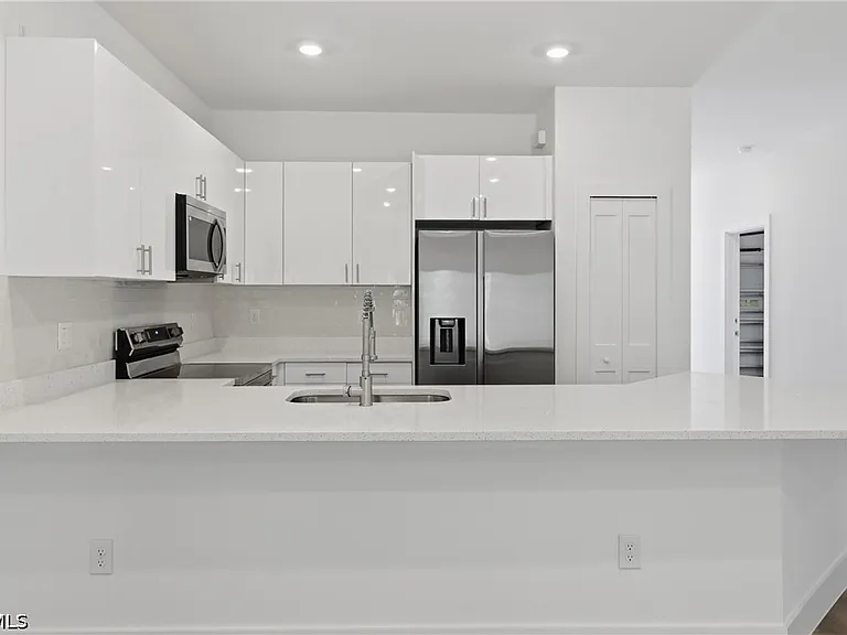 4710 27th St SW — Photo 10