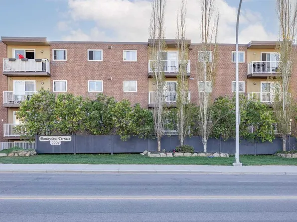 2221 E 14th St SW #101, Calgary, AB T2T 3T2