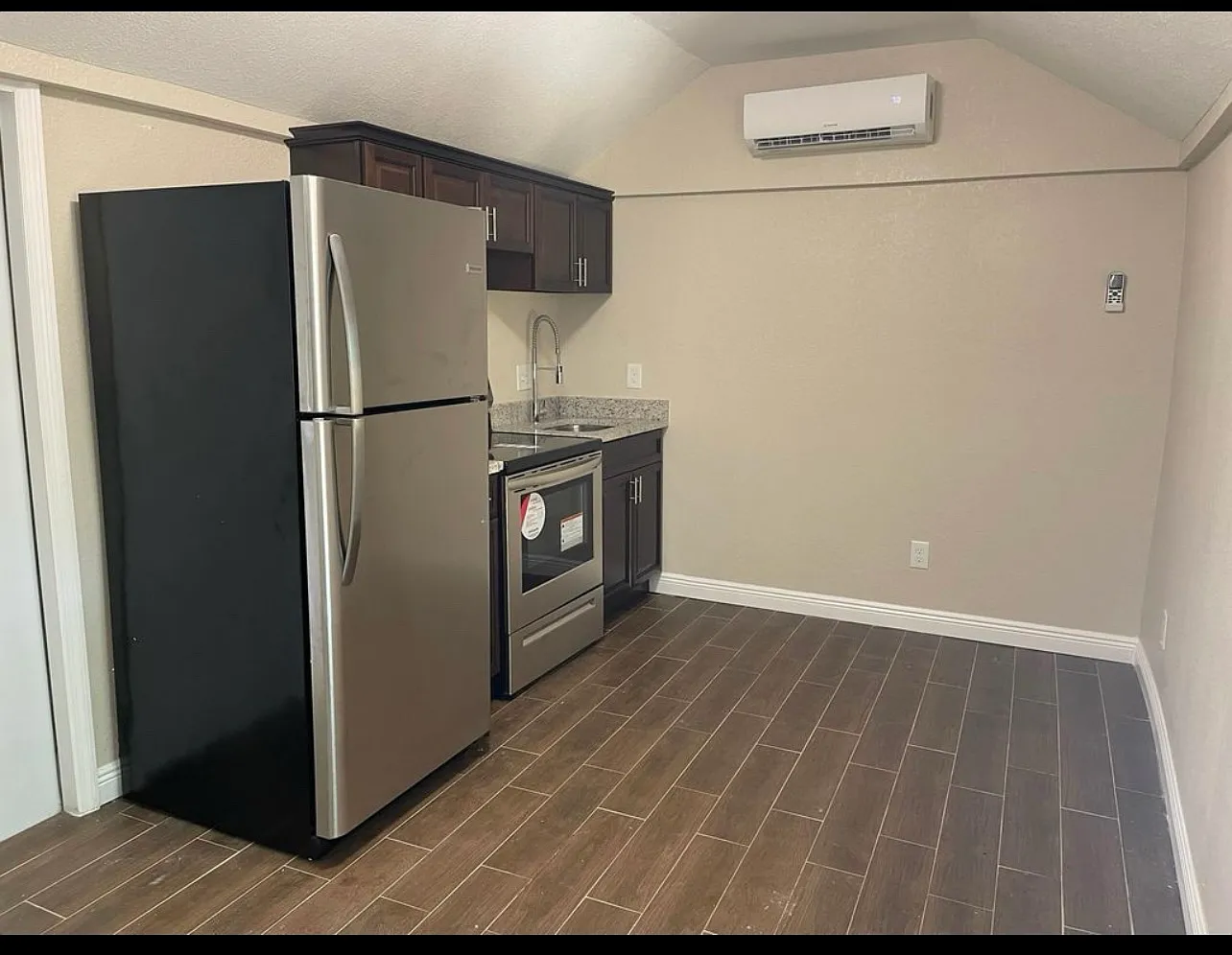 10611B Main St — Photo 2