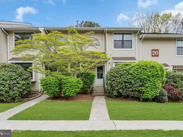 2004 Meadowlands Ct, Toms River, NJ 08755