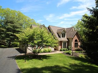 215 Miles Cutting Ln, Pittsford, NY 14534
