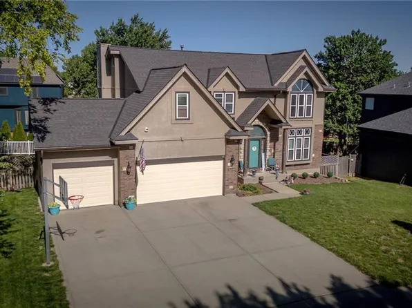1437 Coventry Ln, Liberty, MO 64068