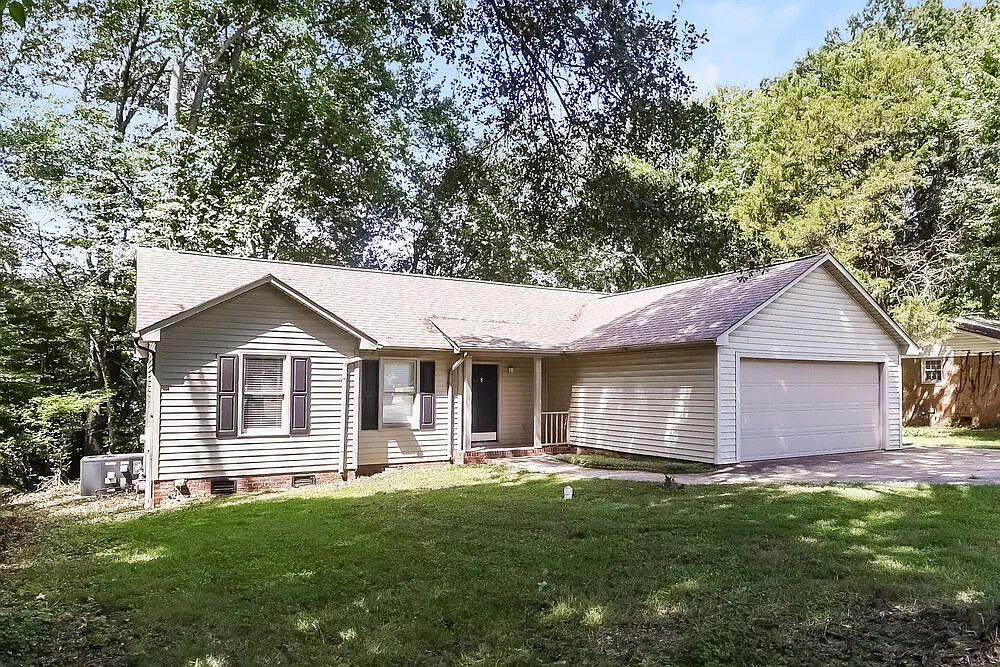 3 bed, 2.0 bath, 1202 sqft, $1,870 — Photo 3