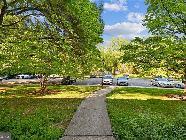 10648 Montrose Ave #M-103 — Photo 3