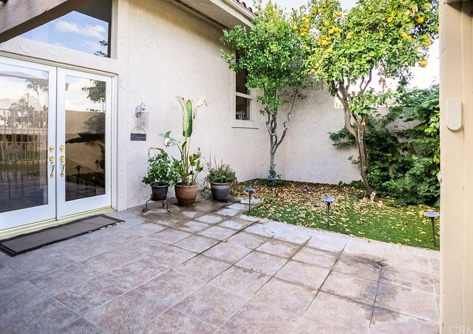 1st image of 43319 Lacovia Dr