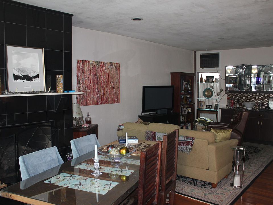 fireplace, living room , dining room, fire place is really in living room. rooms were set up backwards