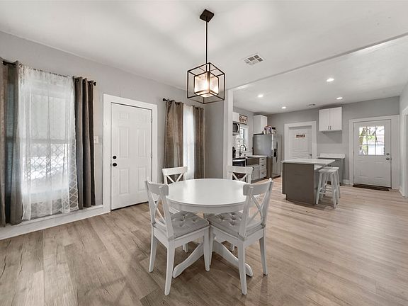 4th image of 205 Dallas St