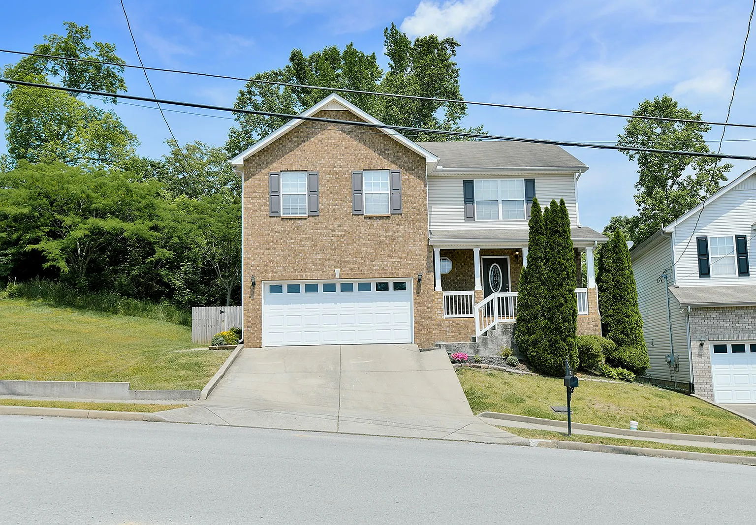 3 bed, 3.5 bath, 1958 sqft, $2,450 — Photo 1